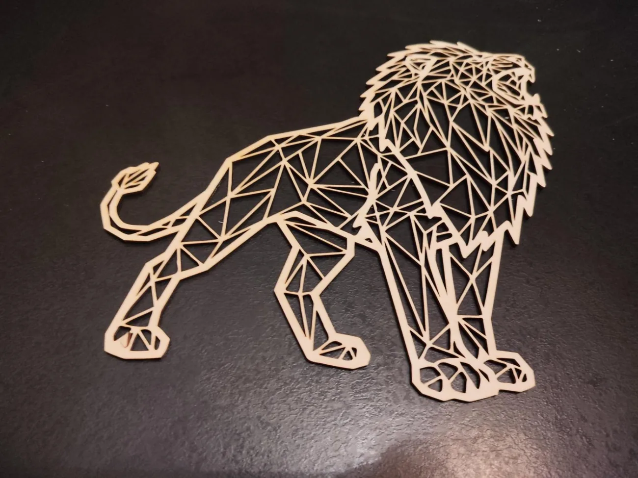 Création découpée au laser en forme de lion